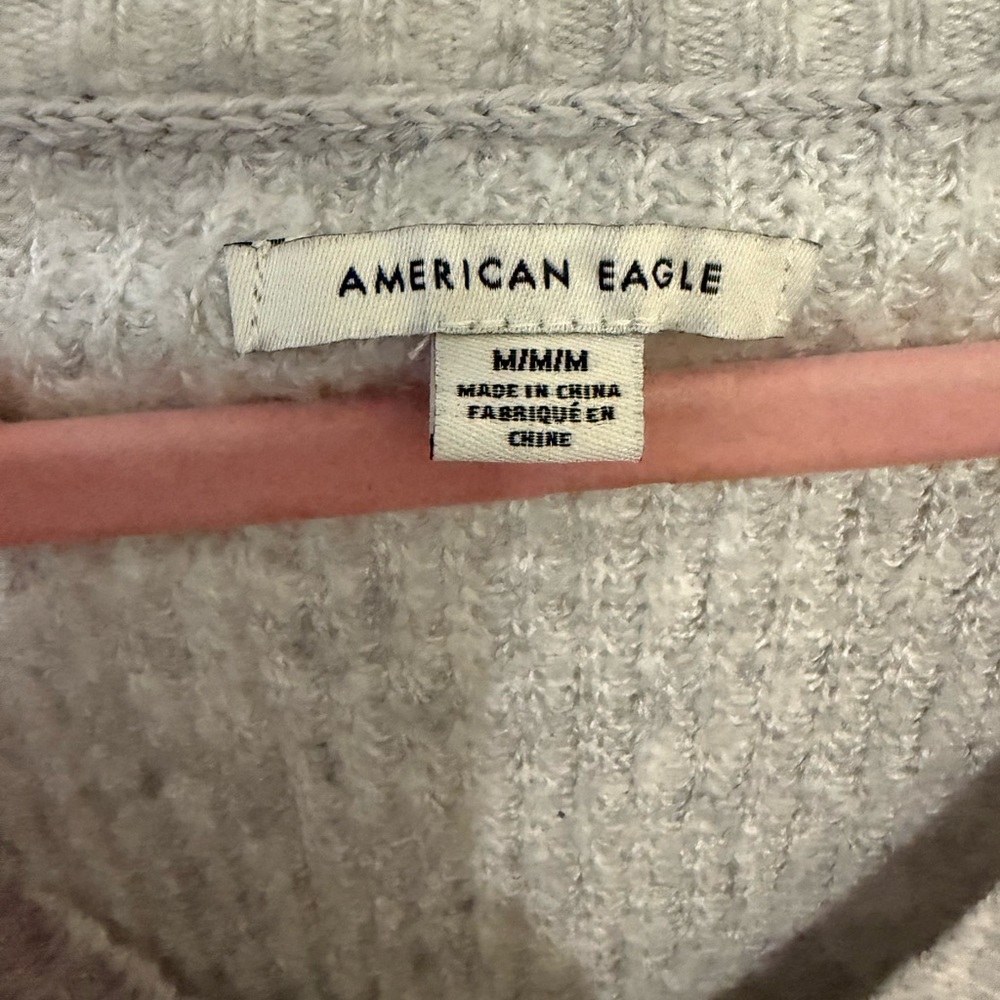 American Eagle v-neck sweater - Picture 2 of 3